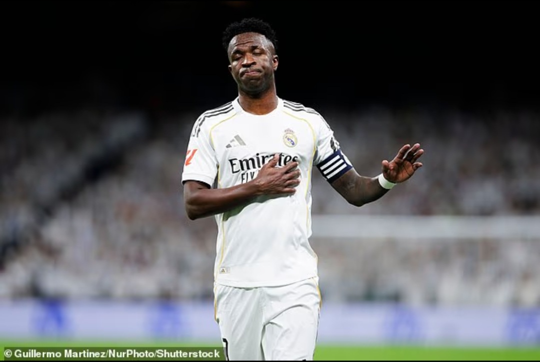 كُشِفَ ما قاله فينيسيوس جونيور ودييغو سيميوني لبعضهما البعض في مشادة كلامية حادة خلال الديربي