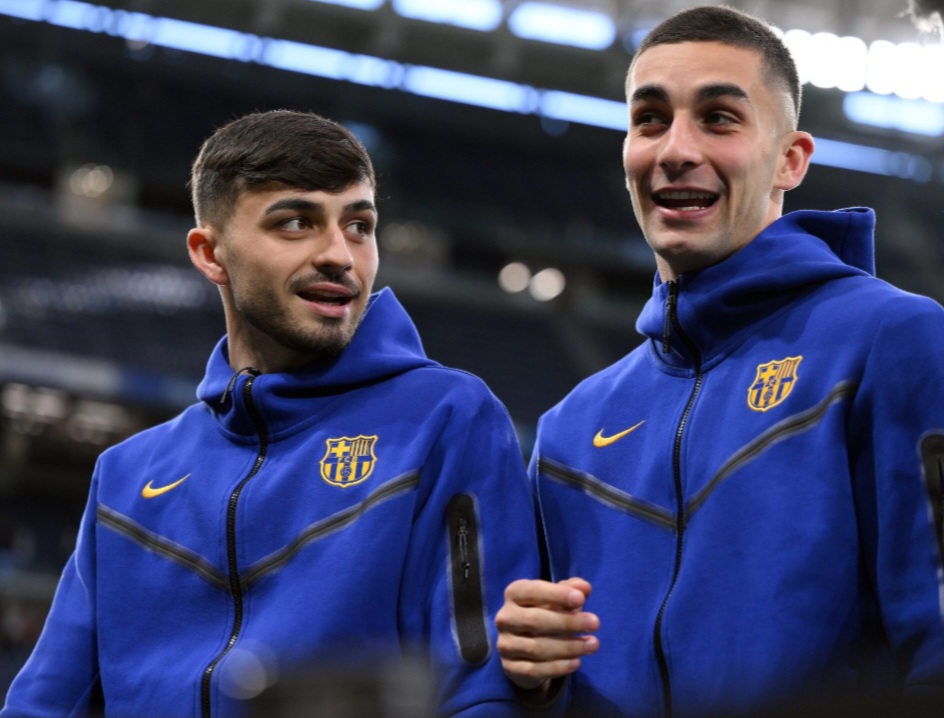 لامين يامال يغير عاداته في رمضان… تفاصيل من داخل غرفة الملابس يكشفها توريس وبيدري