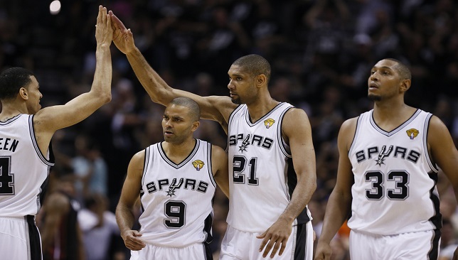 سان أنتونيو سبيرز يواصل عروضه القوية ويضيق الخناق على أوكلاهوما سيتي