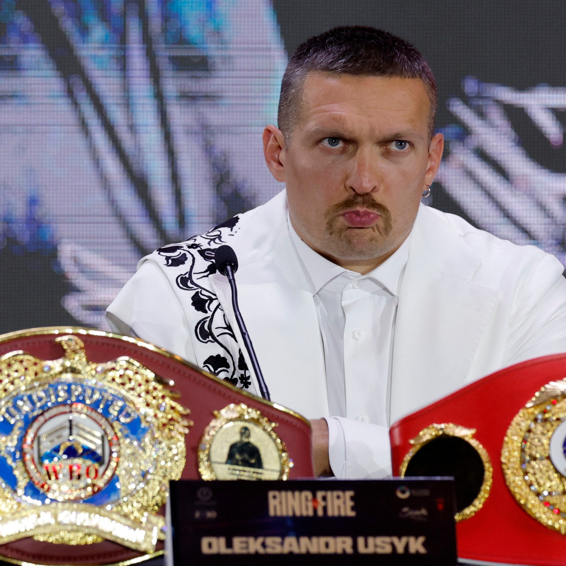 أوسيك يواجه بطل الكيك بوكسينج في "المجد في الجيزة"