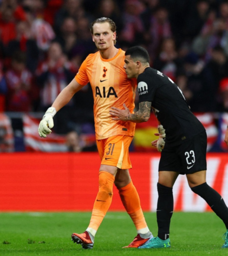 دعم واسع لكينسكي بعد ليلة كارثية أمام أتلتيكو مدريد في دوري الأبطال