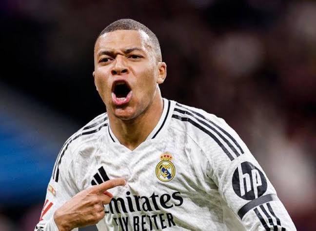 أربيلوا يكشف موقف مبابي قبل مواجهة إلتشي ويشيد بكورتوا