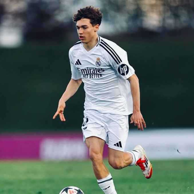 صراع مغربي-إسباني على موهبة ريال مدريد الشابة تياغو بيتارش