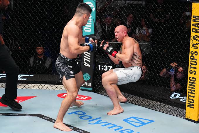 نتائج عرض UFC Vegas 114: كيفن فاليخوس يسقط جوش إيميت بالضربة القاضية الفنية