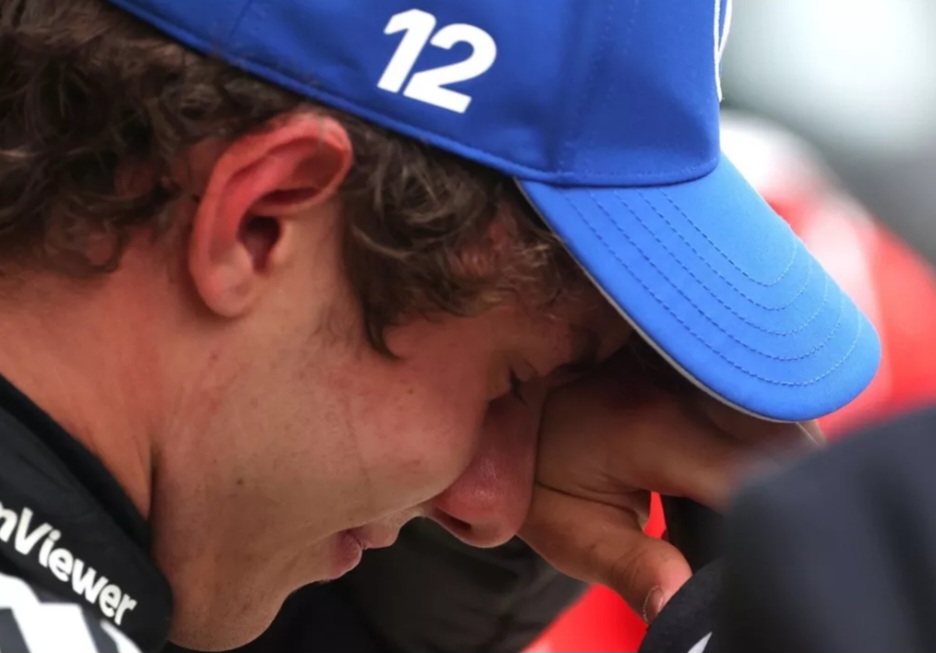 دموع الفرح.. أنتونيللي يحقق فوزه الأول في الفورمولا 1 ويصنع التاريخ في شنغهاي