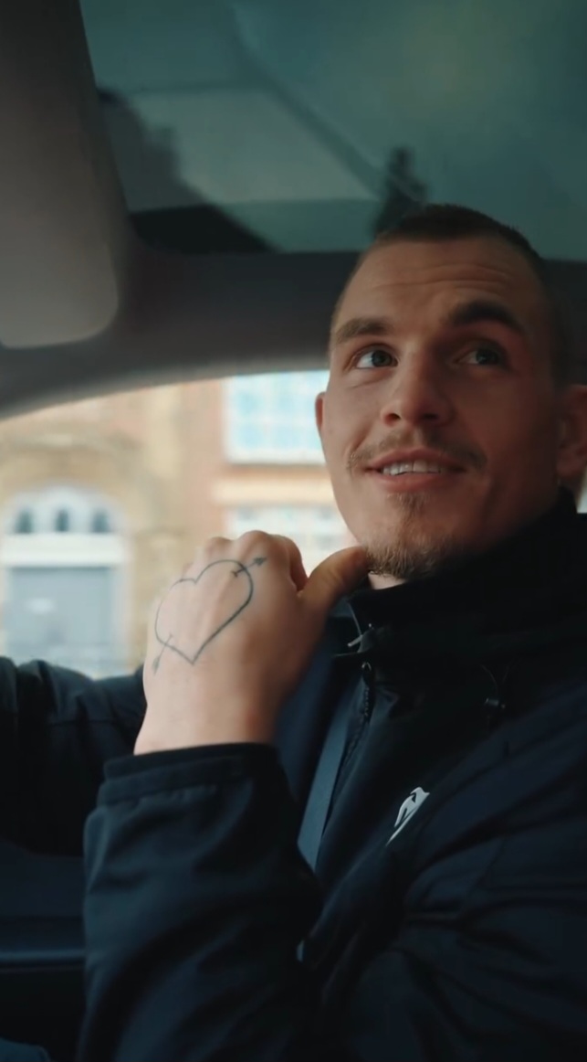 إيان ماتشادو جاري يواصل المطالبة بلقب وزن الوسط ضد إسلام ماخاشيف