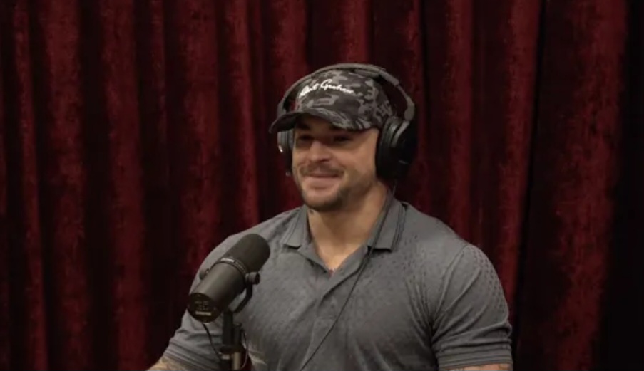 داستن بويري يكشف الفارق البدني الهائل أمام إسلام ماخاشيف: ”كان ضخماً بشكل لا يُصدق“