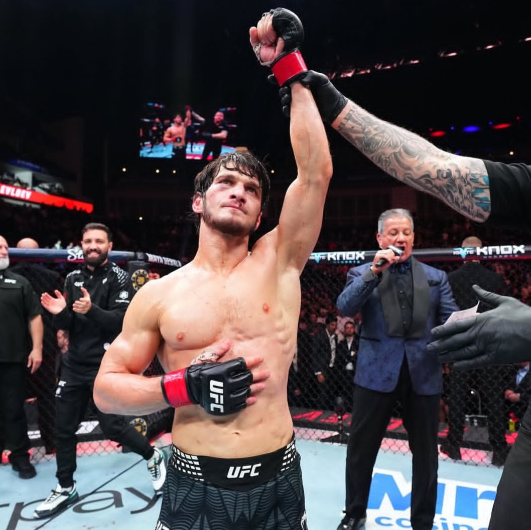 جدل في لندن.. هل استحق إيفلويف الفوز على مورفي؟