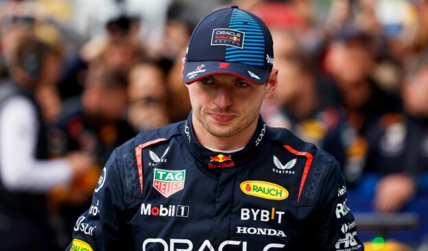 توتر إعلامي في سوزوكا.. فيرستابن يرفض الحديث قبل مغادرة صحفي بريطاني