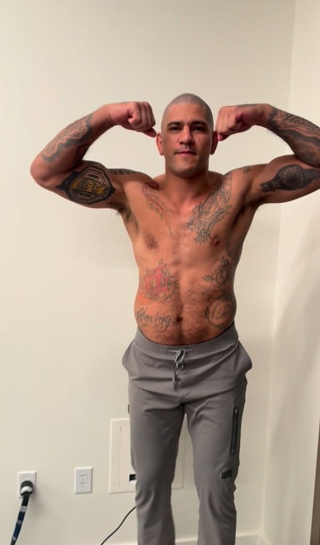 أليكس بيريرا يستعد لصنع التاريخ في الوزن الثقيل