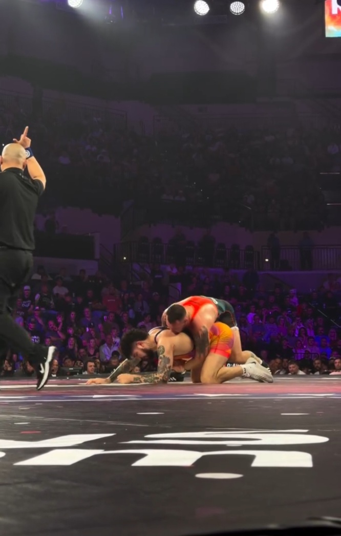 كوفيغتون يفرض هيمنته ويُسقط دانيس في عرض RAF 7