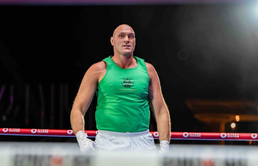 فيوري يسخر من جوشوا: تحالف “غريب” مع أوسيك يشعل الجدل