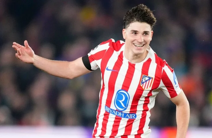 أتلتيكو مدريد يُسقط برشلونة 2‑0 في كامب نو ويقترب من نصف نهائي دوري الأبطال