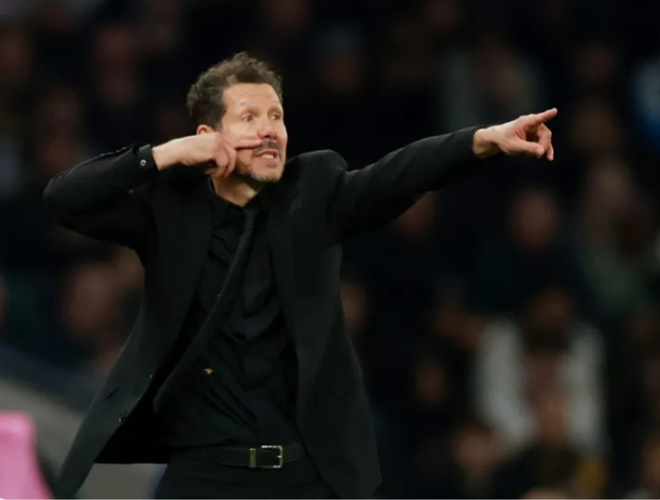 سيميوني بعد الانتصار في كامب نو: فخور بأداء أتلتيكو.. ولم نحسم التأهل بعد