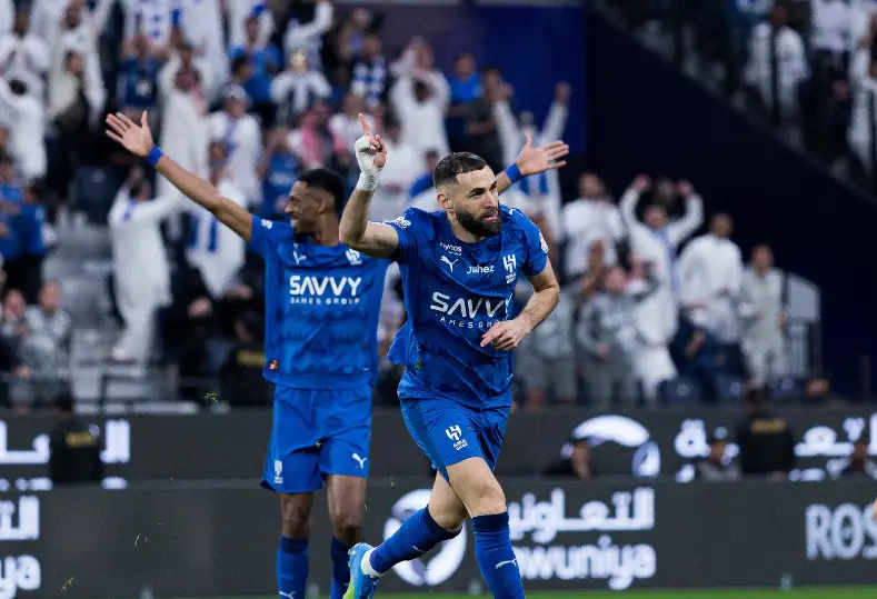 بنزيما يقود الهلال لهزيمة الخلود بسداسية والاتحاد يسقط أمام نيوم في الدوري السعودي