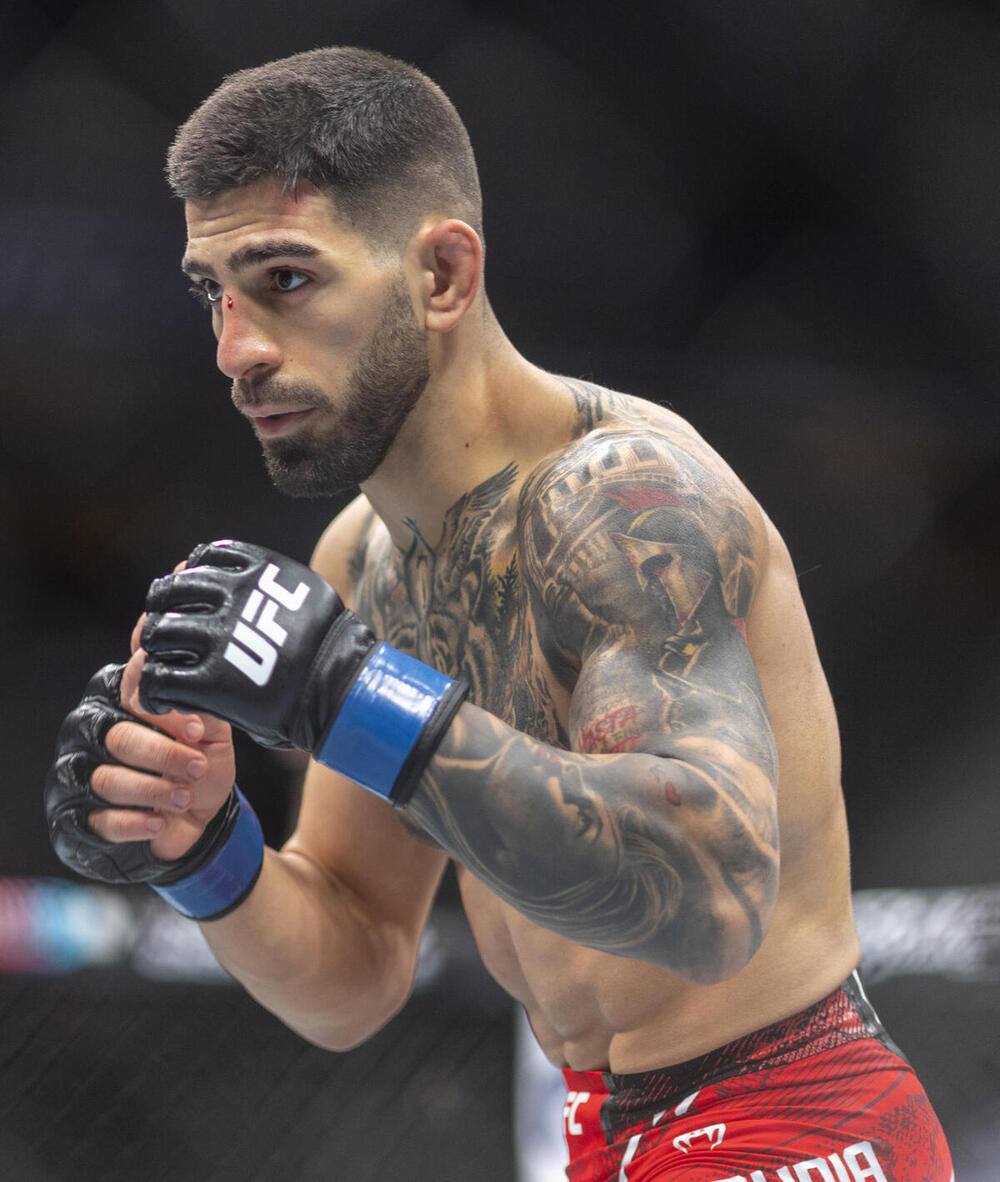 مدير إيليا توبوريا يكشف الحقيقة: نزال إسلام ماخاشيف لم يكن خيارًا حقيقيًا