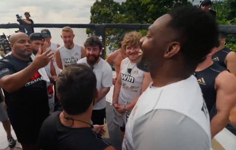 توتر لا ينتهي بين جون جونز ودانيال كورمييه حتى في برامج الواقع