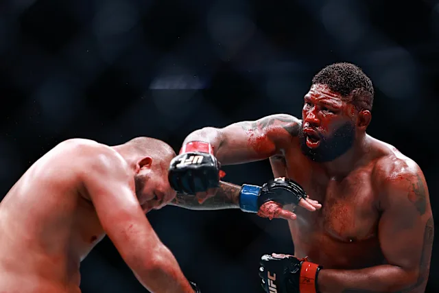 إصابات خطيرة لكورتيس بلايدز بعد حرب ملحمية أمام جاش هوكيت في UFC 327