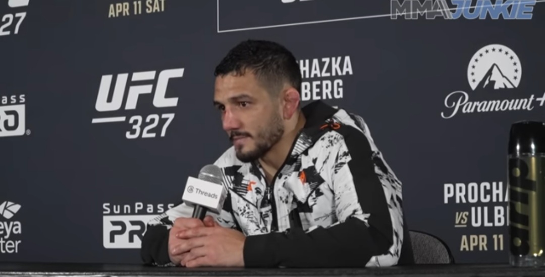 آرون بيكو يكشف سر انتصاره الأول في UFC: حمزة شيماييف كان مصدر الإلهام