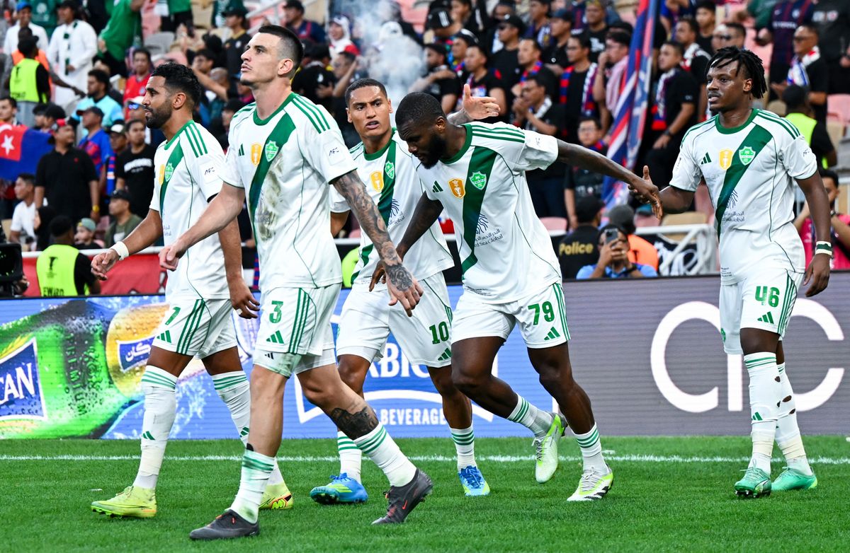 الأهلي يتجاوز الطرد والهدف العكسي ويقلب الطاولة على جوهور دار التعظيم.. تأهل مثير إلى نصف نهائي دوري أبطال آسيا