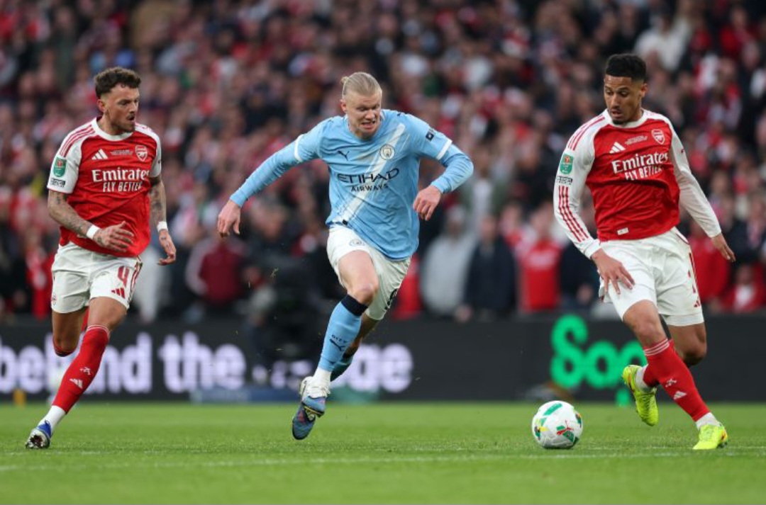 مانشستر سيتي يهزم أرسنال 2-1 في قمة نارية ويشعل صراع الدوري الإنجليزي