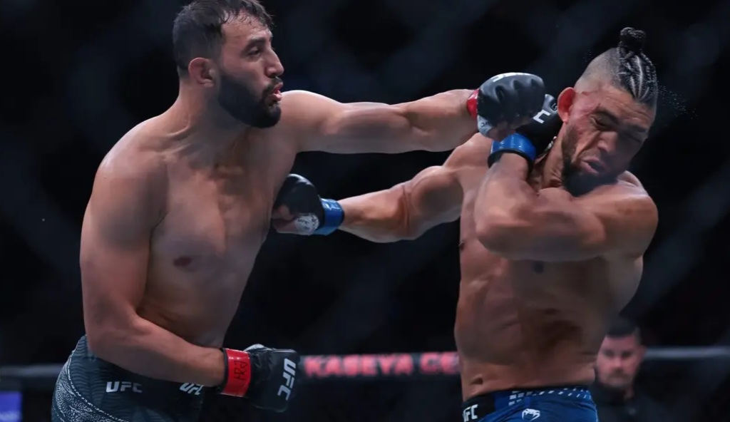 جوني ووكر يعتذر للجماهير بعد نزال مخيب في UFC 327: ”أنا محبط بشدة“