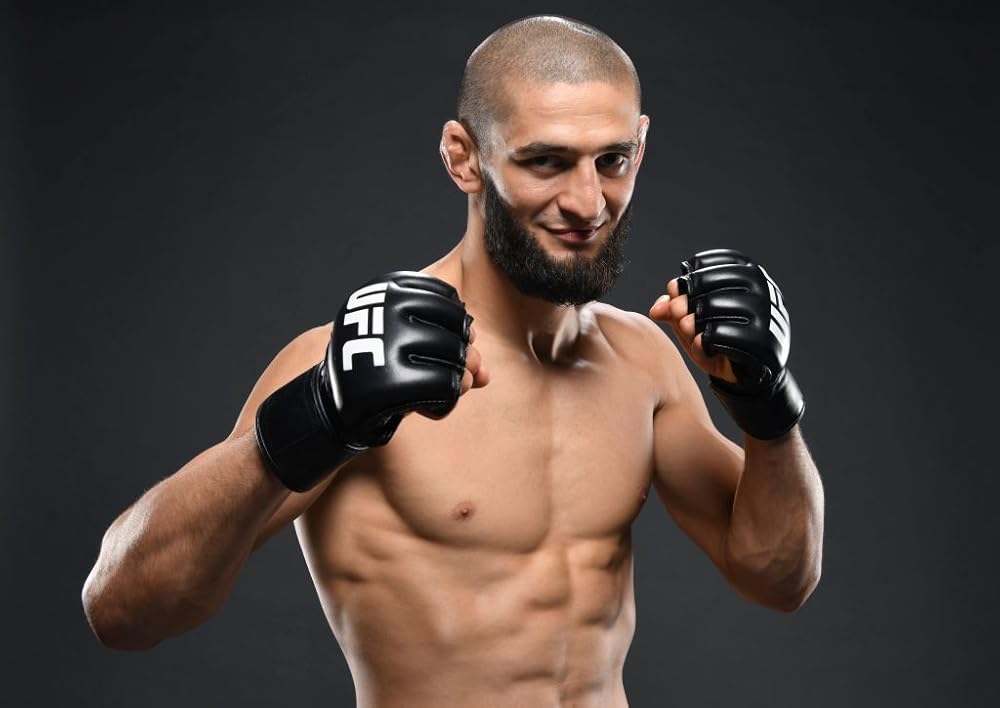 حمزة شيماييف: مواجهة شون ستريكلاند داخل القفص أفضل من خارجه قبل UFC 328