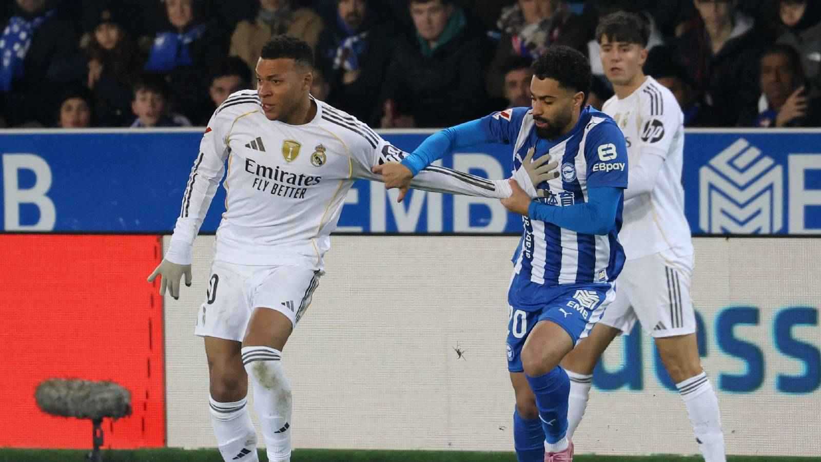 ريال مدريد يستعيد توازنه بانتصار صعب على ديبورتيفو ألافيس في الليجا