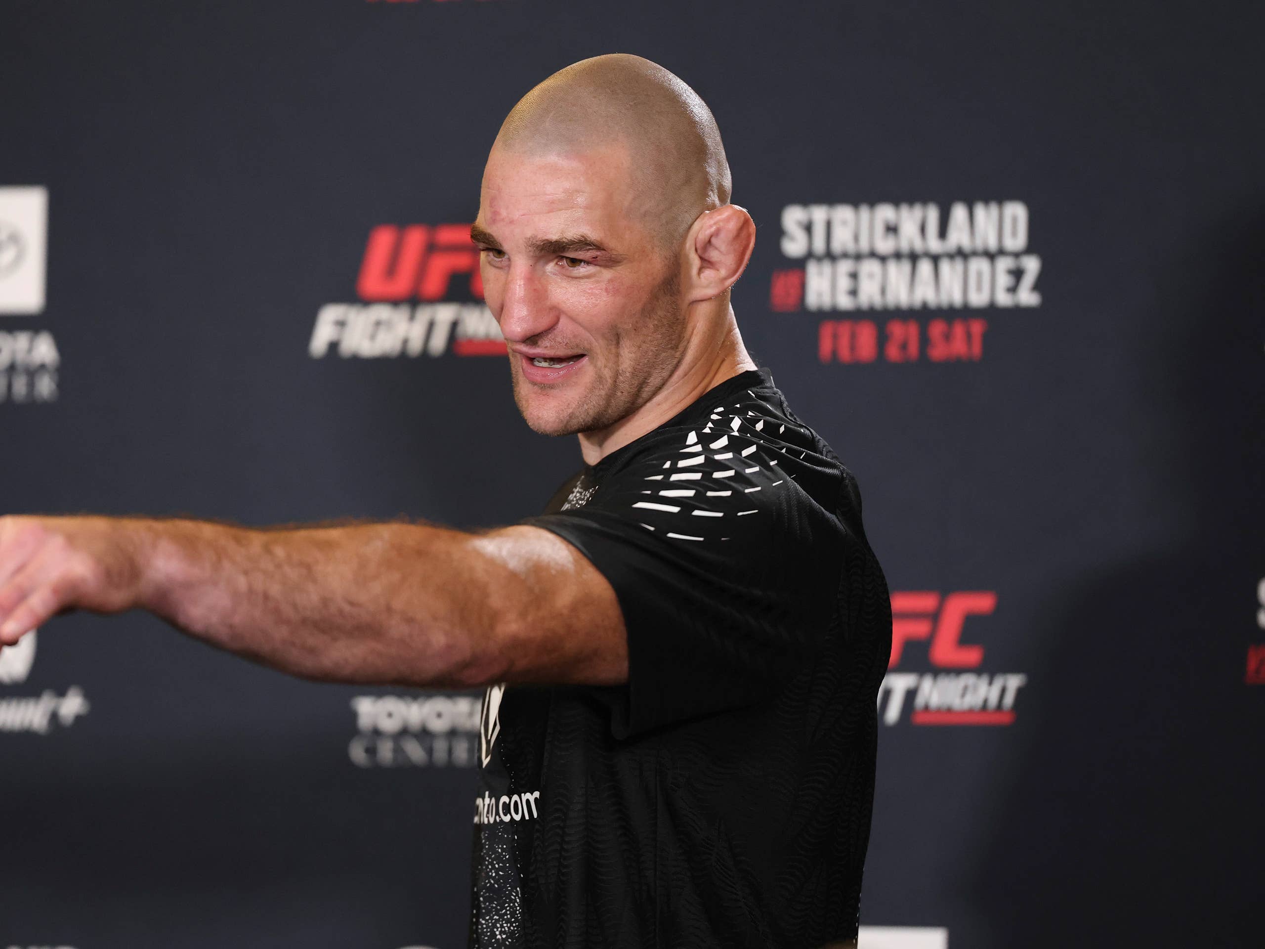 شون ستريكلاند يتحدى حمزة شيماييف: “كنت على بُعد دقائق منك… فلماذا لم تظهر؟”