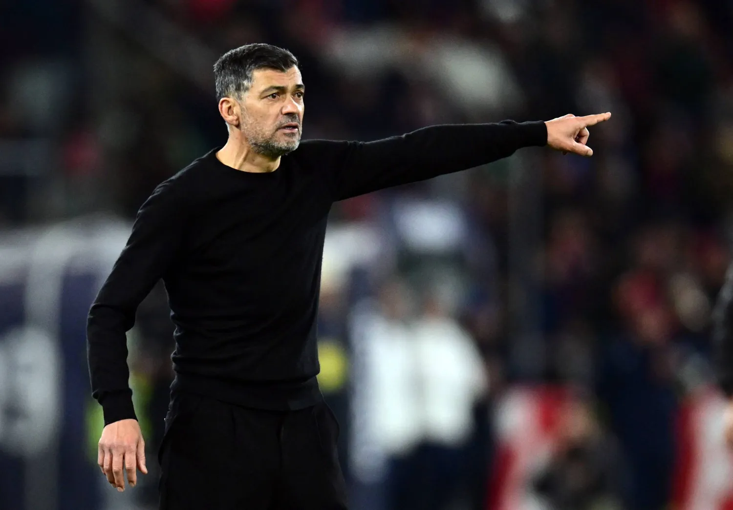 مستقبل سيرجيو كونسيساو على المحك بعد صدمة آسيا.. واهتمام أوروبي متزايد