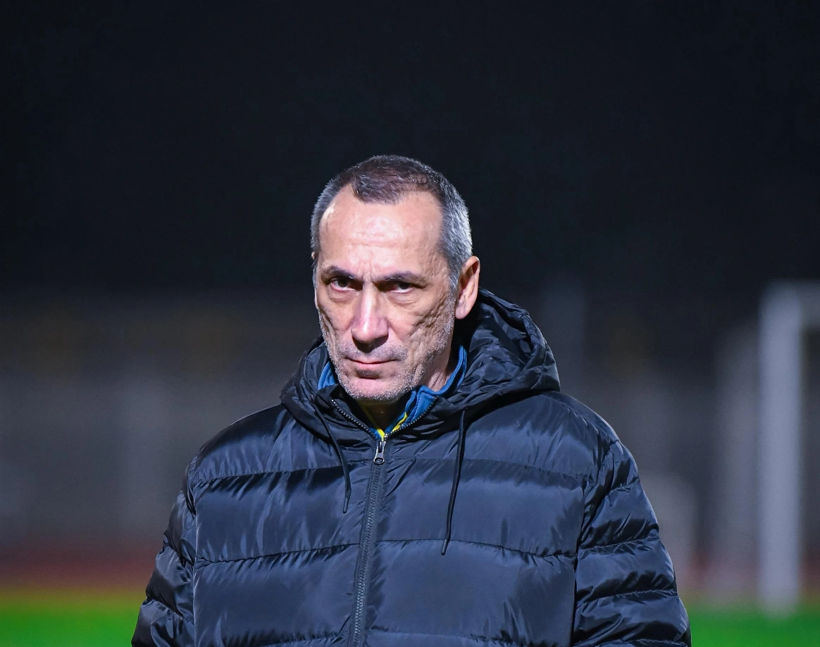 ما سر اختيار دونيس لقيادة الأخضر في التوقيت الحاسم؟