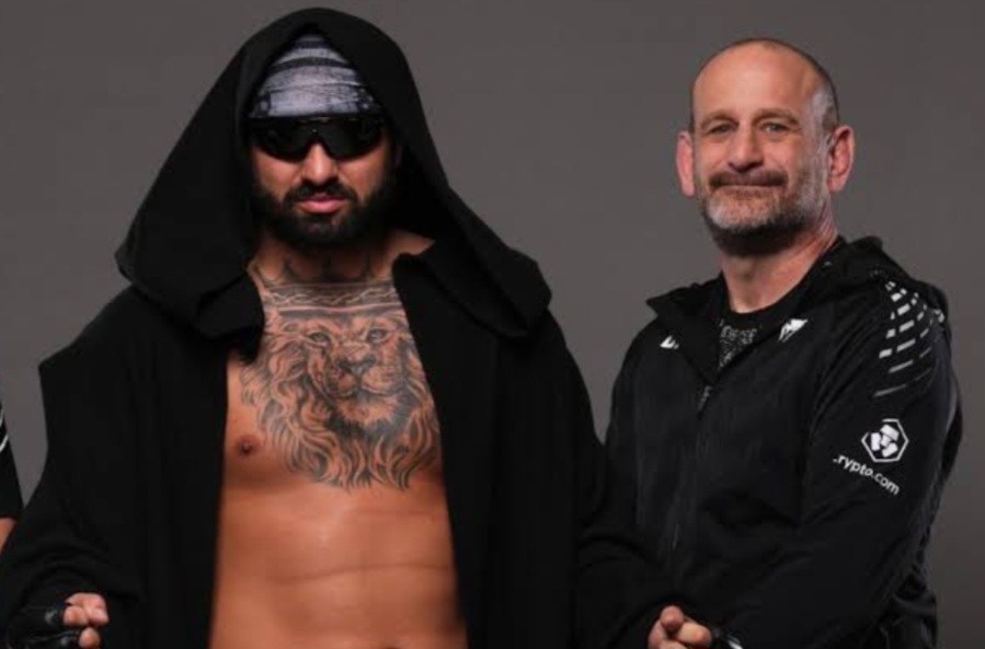 جوش هوكيت يخوض اختبارًا جديدًا أمام ديريك لويس.. وغياب مفاجئ لمدربه عن الحدث التاريخي