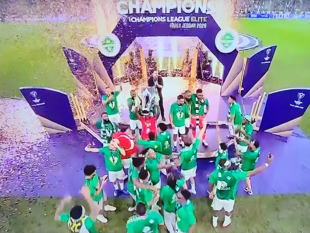 الأهلي يكتب المجد القاري مجددًا.. بطل آسيا رغم النقص العددي