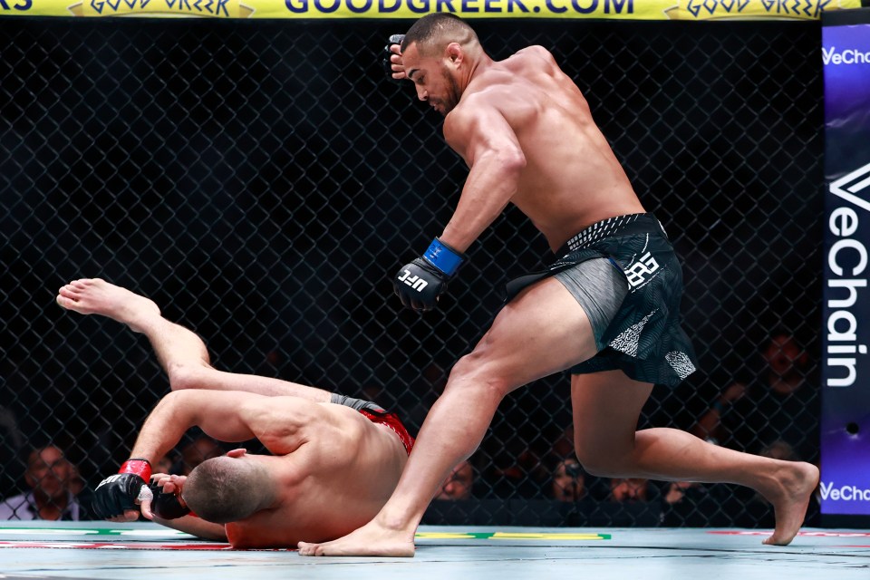 كارلوس أولبرغ يحدد موعد عودته بعد إصابة قوية في الركبة عقب تتويجه بلقب UFC 327