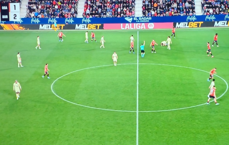 برشلونة يتجاوز أوساسونا 2-1 في مباراة مثيرة ويواصل الضغط في صدارة الليغا