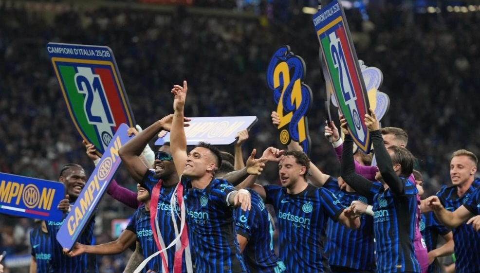 إنتر ميلان يتوّج بلقب الدوري الإيطالي للمرة 21 في تاريخه