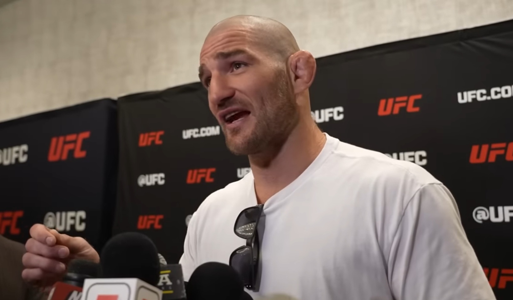 شون ستريكلاند يهاجم حمزة شيماييف قبل UFC 328: “الأمن مبالغ فيه.. وأنا لست من سيبدأ المشاكل”