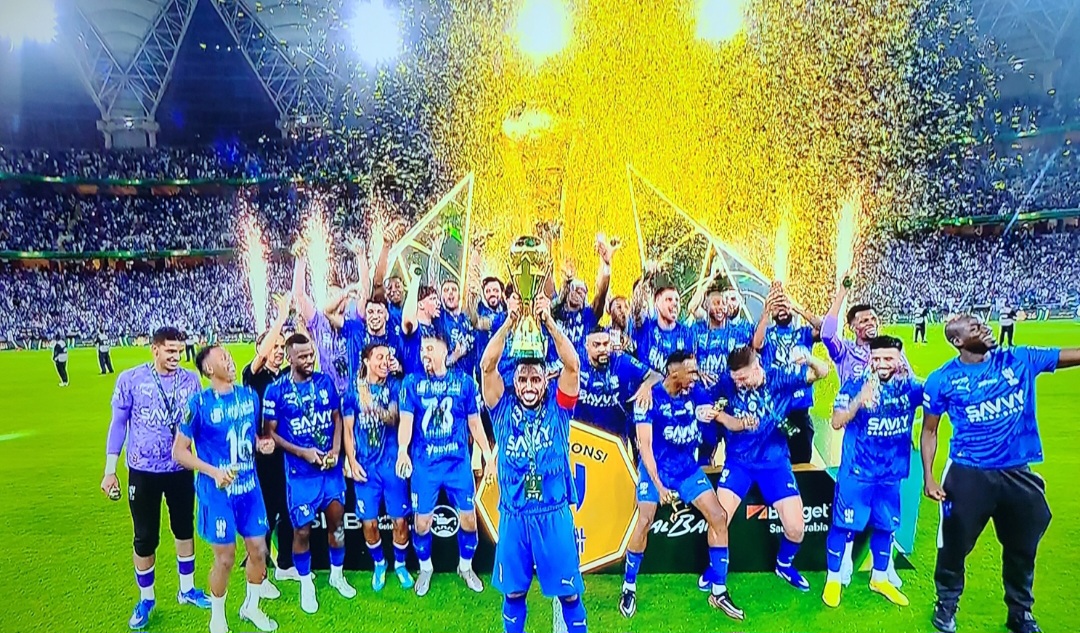 الهلال يتوج بطلاً لكأس خادم الحرمين الشريفين بعد ريمونتادا مثيرة أمام الخلود