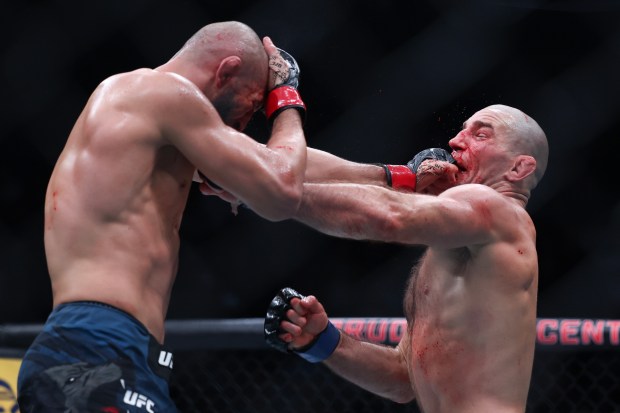أبرز لقطات نزال حمزة شيماييف ضد شون ستريكلاند في UFC 328 (فيديو)