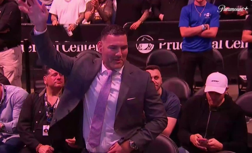كريس وايدمان يدخل قاعة مشاهير UFC بعد مسيرة تاريخية في الوزن المتوسط