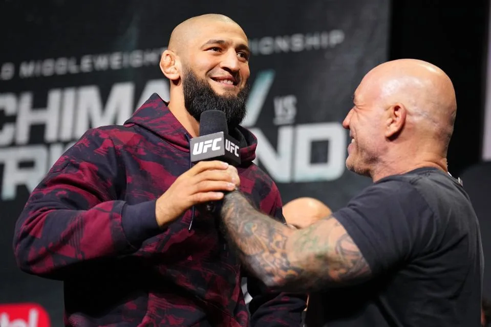 روغان: انتقال شيماييف المحتمل بين الأوزان قد يكون سببًا في معاناته بميزان UFC 328