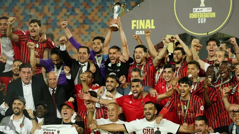 اتحاد العاصمة يتوج بكأس الكونفدرالية بعد ملحمة مثيرة أمام الزمالك