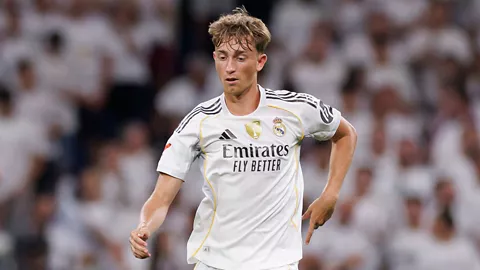 أربيلوا يعلن قائمة ريال مدريد لمواجهة إشبيلية.. وعودة هويسن تبرز في التشكيلة