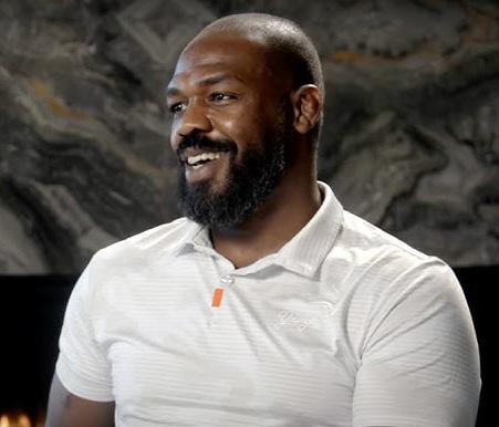 جون جونز يلمّح للرحيل عن UFC: “الخروج من عقدي ممكن جدًا”
