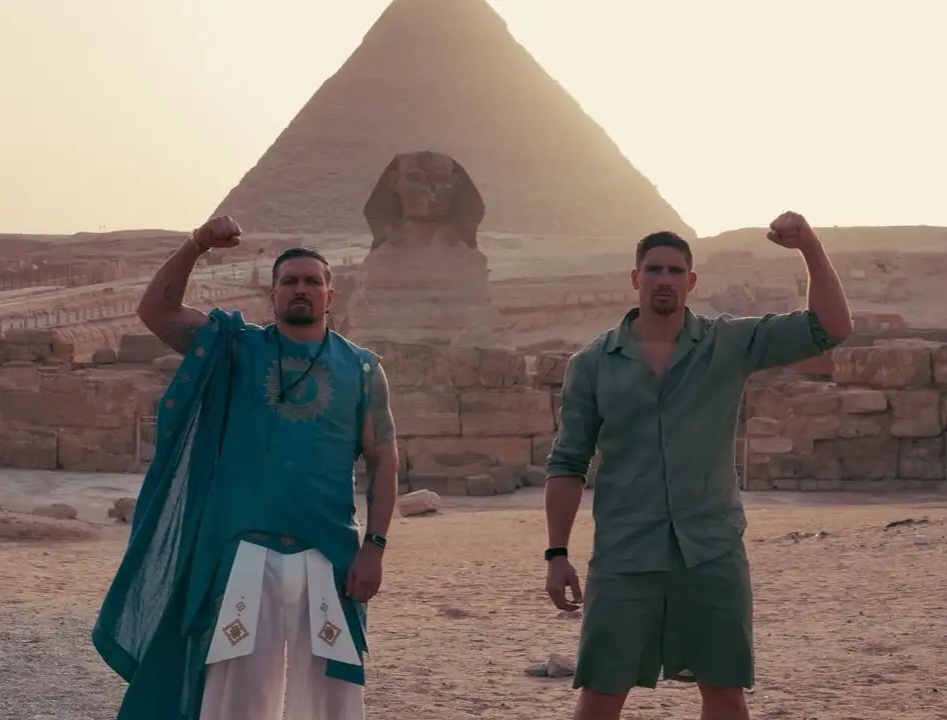 الأهرامات تتحول إلى مسرح عالمي للملاكمة في فعالية “Glory in Giza”