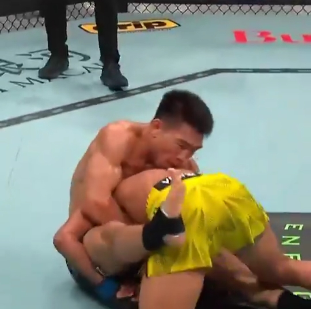 سونغ يادونغ يُسقط فيغيريدو بالإخضاع ويشعل جماهير الصين في UFC Macau