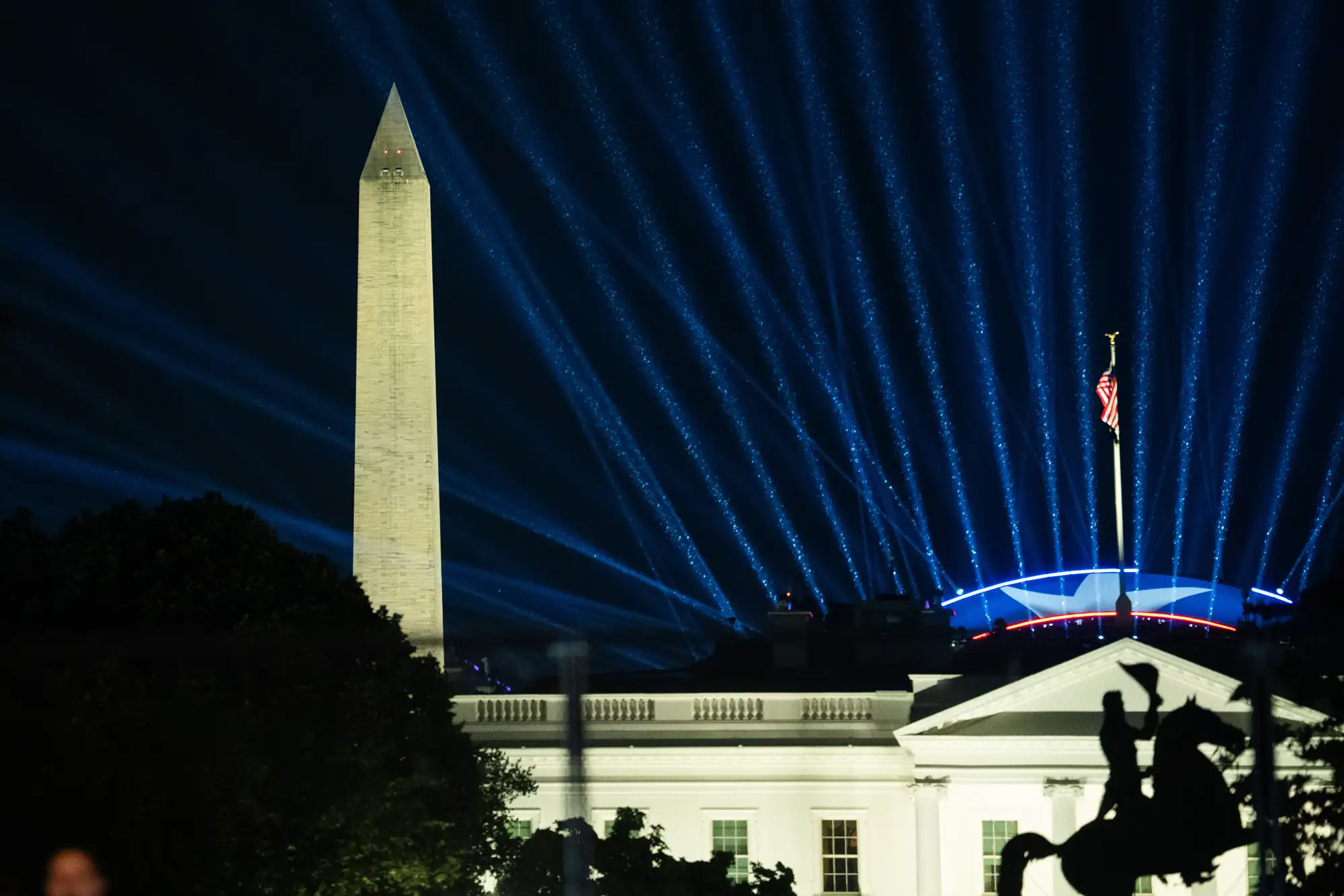 صور مذهلة تكشف حجم حلبة UFC في البيت الأبيض قبل عرض “ UFC White House ”
