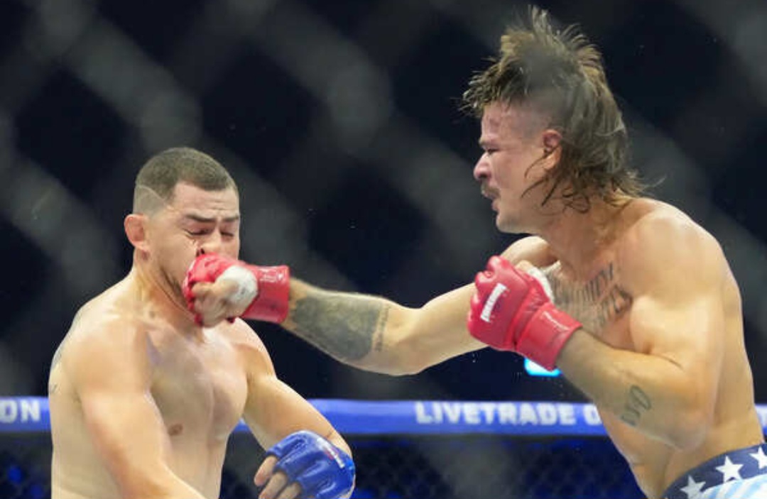 دييغو لوبيز يسقط ستيف غارسيا بالضربة القاضية في افتتاح عرض UFC White House