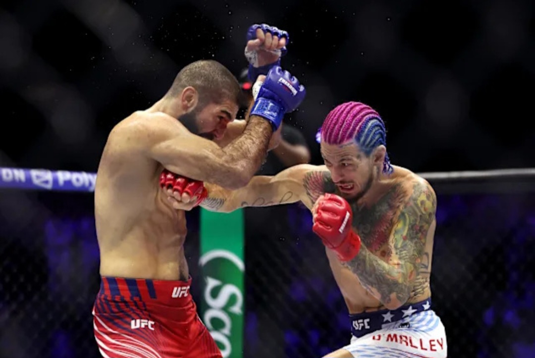 شون أومالي يسقط أيمن ذهبي بالضربة القاضية في عرض UFC White House ويطالب بنزال اللقب