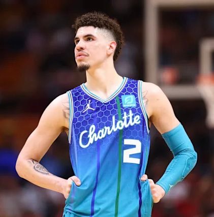 صفقة مدوية في دوري NBA.. مينيسوتا تيمبروولفز يضم لاميلو بول من شارلوت هورنتس